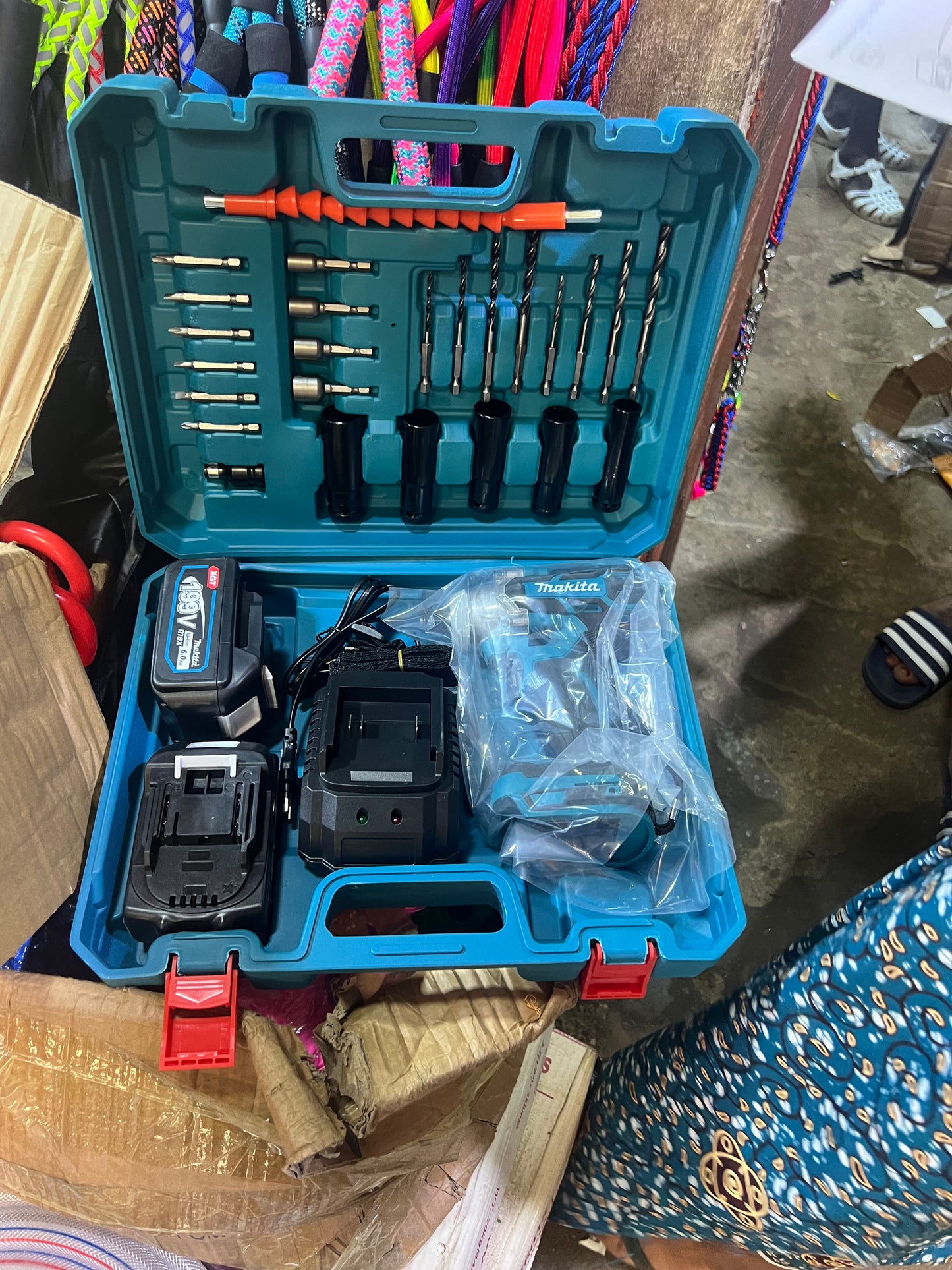 🔧 Perceuse Visseuse Électrique Sans Fil MAKITA 199V – Coffret Complet ⚡